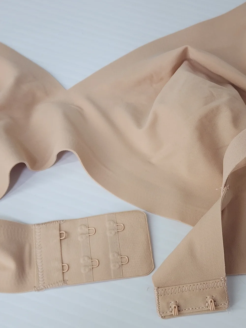 Skims Naked Plunge Bralette - Picture 6 of 6